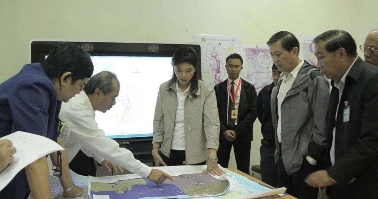 ‘ยิ่งลักษณ์’ โพสต์เสียดายโครงการบริหารจัดการน้ำ ขณะที่เพจ ‘ประวิตร’ แจงแผนเตรียมป้องกันน้ำท่วม