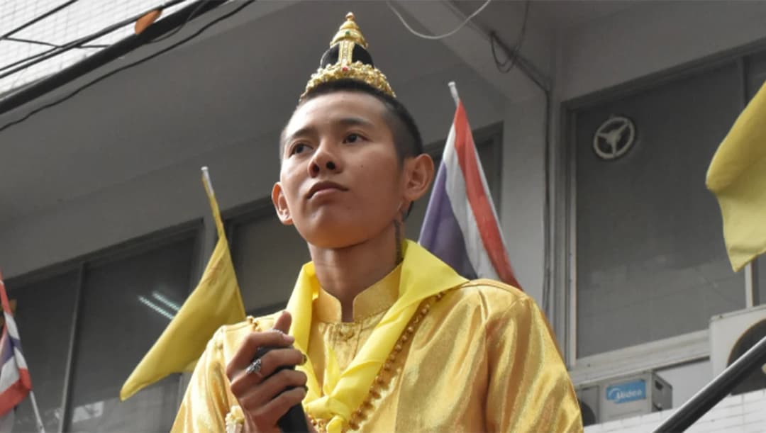 คุก 2 ปี ‘นิว จตุพร’ ไม่รอลงอาญา คดีเเต่งชุดไทย ‘รันเวย์ของประชาชน’