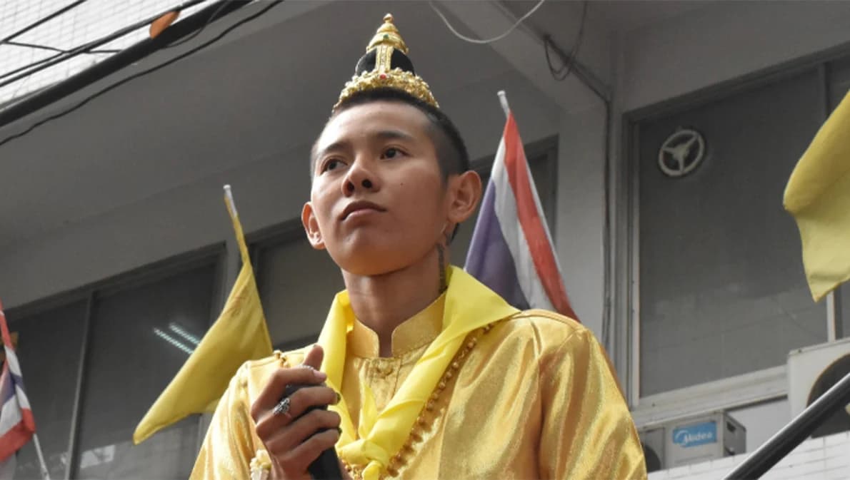 คุก 2 ปี ‘นิว จตุพร’ ไม่รอลงอาญา คดีเเต่งชุดไทย ‘รันเวย์ของประชาชน’