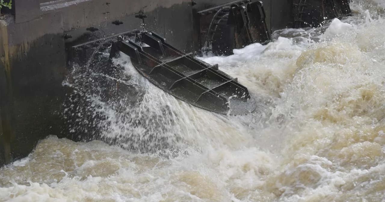 ปภ.แจ้งเตือน 10 จังหวัดลุ่มน้ำเจ้าพระยาและกทม. เฝ้าระดับน้ำระบายผ่านท้ายเขื่อนเจ้าพระยา