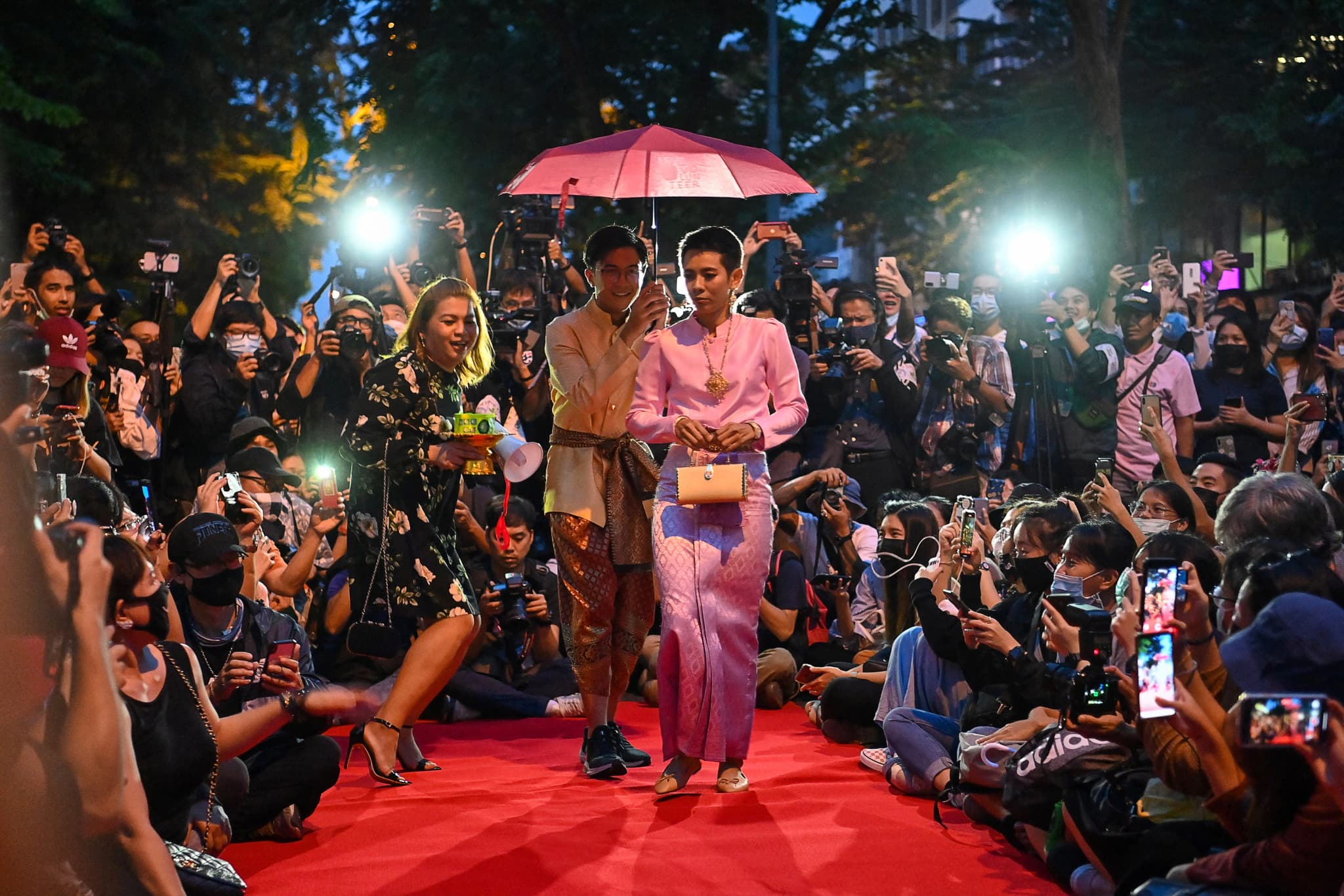 แอมเนสตี้ อินเตอร์เนชั่นแนล ชี้ กรณี ‘นิว-จตุพร’ ถูกพิพากษาจำคุก 112 ส่องทาง ‘ปฐมบทอันน่ากลัว’