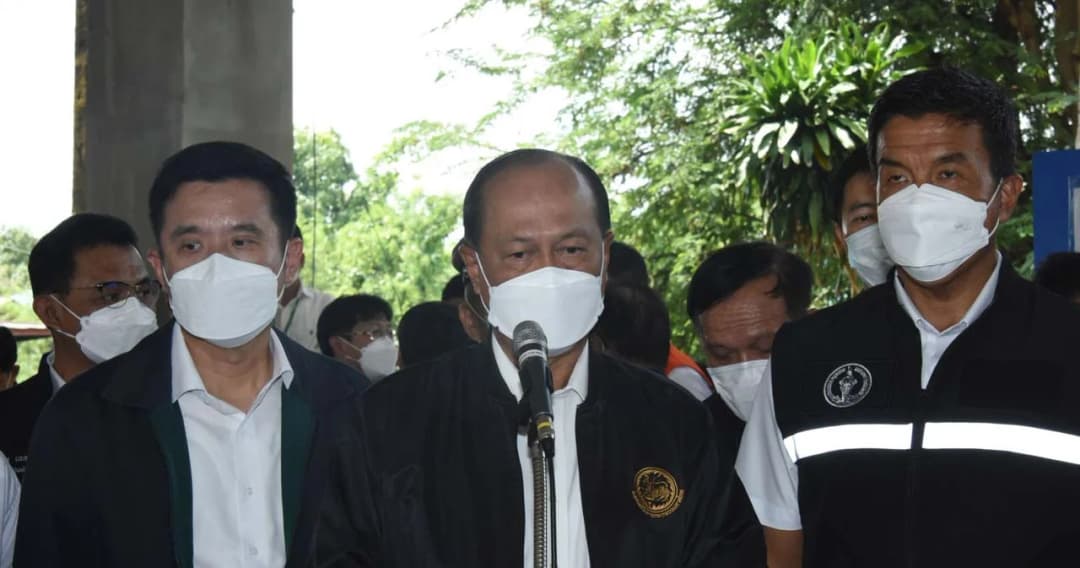 ‘อนุพงษ์-ชัชชาติ’ ลงพื้นที่ดูน้ำท่วมเขตลาดกระบัง เผย กทม.เตรียมการอย่างดีแต่ฝนปีนี้ค่อนข้างหนัก