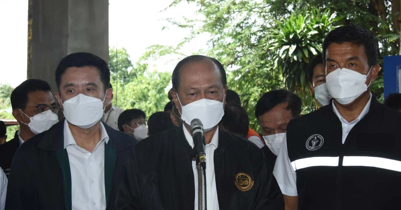 ‘อนุพงษ์-ชัชชาติ’ ลงพื้นที่ดูน้ำท่วมเขตลาดกระบัง เผย กทม.เตรียมการอย่างดีแต่ฝนปีนี้ค่อนข้างหนัก