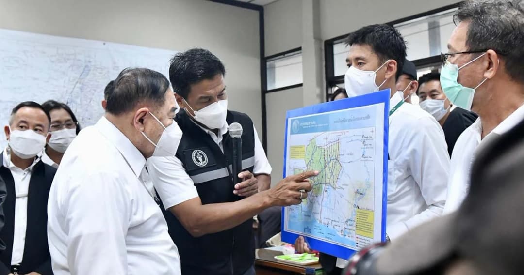 ‘ประวิตร’ ตรวจสถานการณ์น้ำท่วมพื้นที่เขตมีนบุรี-หนองจอก สั่ง ‘ชัชชาติ’ เร่งช่วยเหลือประชาชน