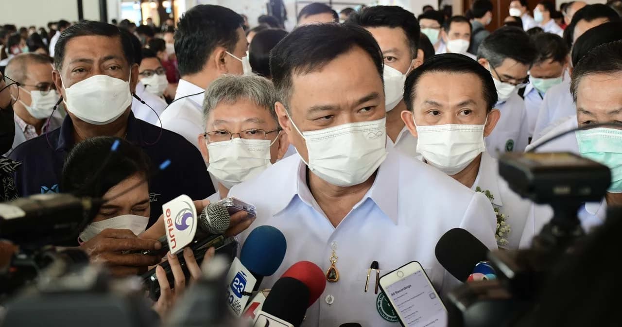 ‘อนุทิน’ เตรียมใช้ประกาศ สธ. แทน กม.กัญชา ชม ‘ก้าวไกล – ชทพ.’ ทำเพื่อปชช. แม้ใกล้เลือกตั้ง