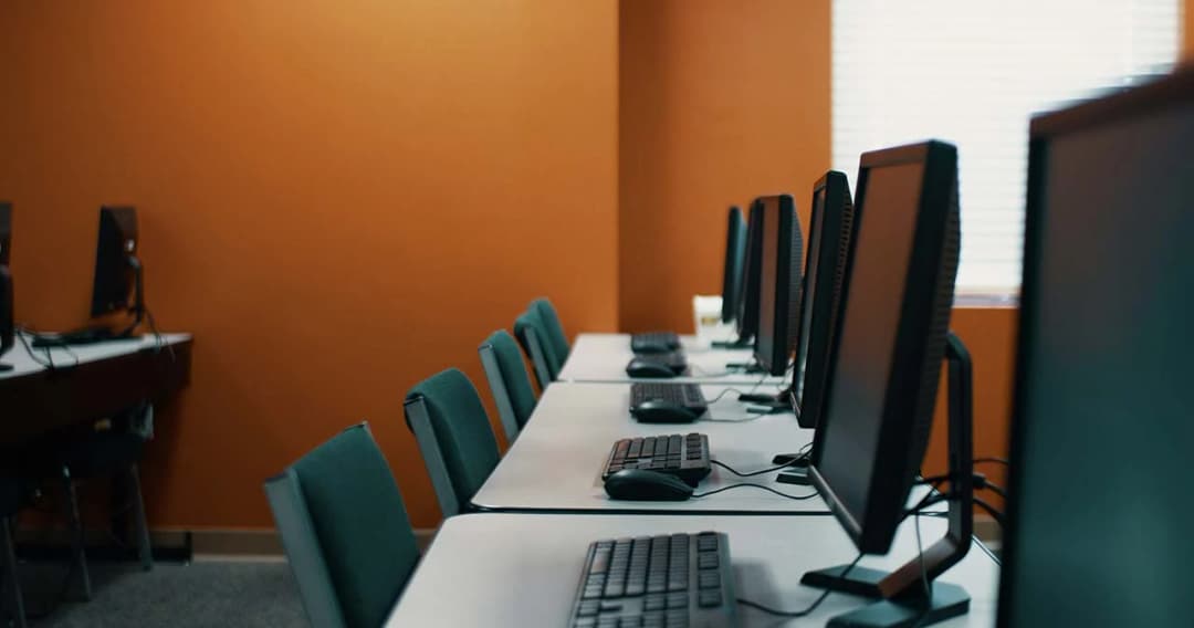 ตำรวจเร่งสอบข้อเท็จจริงกรณีเด็กนักเรียนมัธยมเสียชีวิตที่ห้องเรียนคอมพิวเตอร์