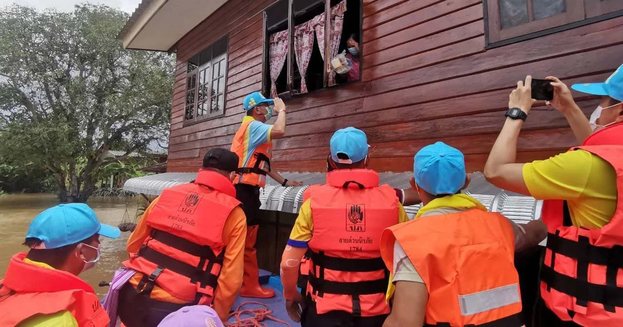 กทม. และ 11 จังหวัด ยังคงมีน้ำท่วม ปภ.ประสานจังหวัดเร่งคลี่คลายสถานการณ์ – ดูแลผู้ได้รับผลกระทบอย่างทั่วถึง