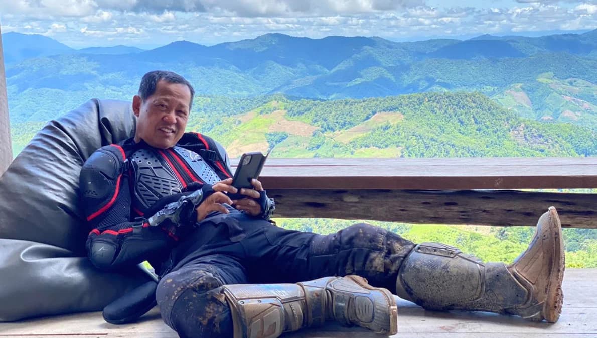 อ.เฉลิมชัย ประกาศเลิกวาดภาพ หันไปขี่มอเตอร์ไซค์ท่องเที่ยวกับลูกศิษย์