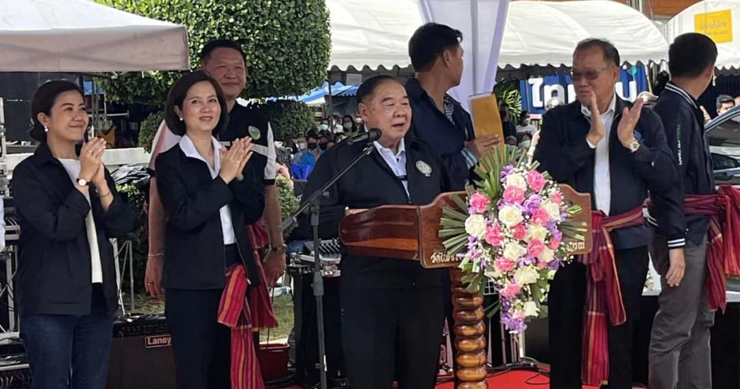 ‘ประวิตร’ กำชับจนท. รับมือพายุ ‘โนรู’  ยันลงพื้นที่ช่วย ปชช.อย่าโยงการเมือง 