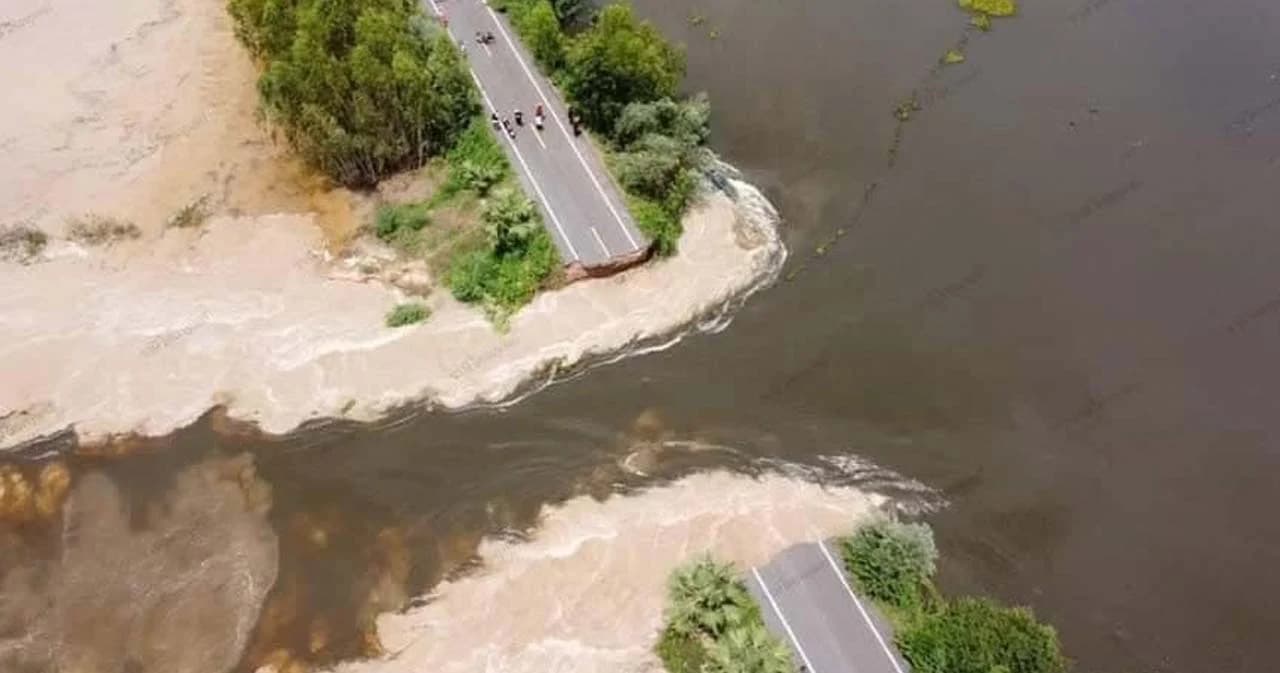 ‘ศรีสะเกษ’ ฝนตกหนัก แม่น้ำมูลล้นตลิ่งทำพนังกั้นน้ำขาดท่วมพื้นที่เกษตร 4 พันไร่