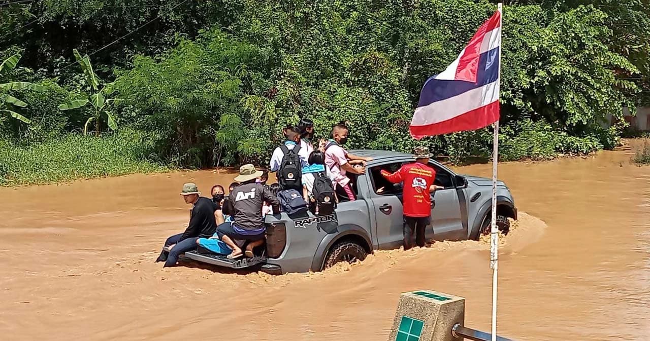 อพยพนักเรียน อ.หล่มสัก เพชรบูรณ์ หนีแม่น้ำป่าสัก