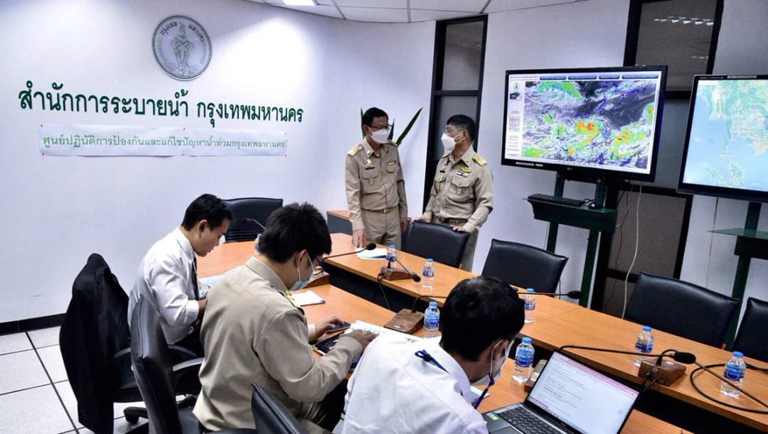 กทม.เปิดวอร์รูมรับมือ ‘พายุโนรู’ วันแรก