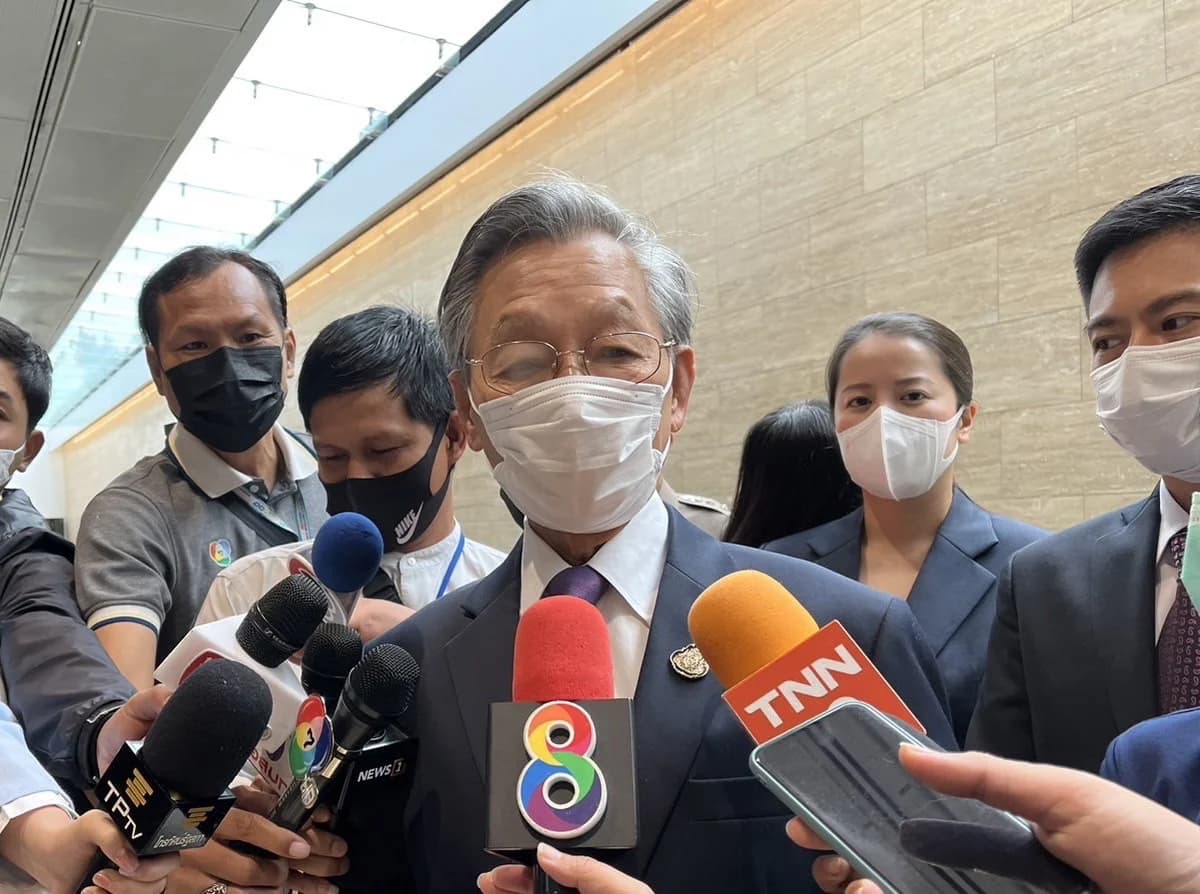 ‘ชวน’ ส่งทีมกฎหมายฟังคำวินิจฉัยวาระ 8 ปีนายกฯ