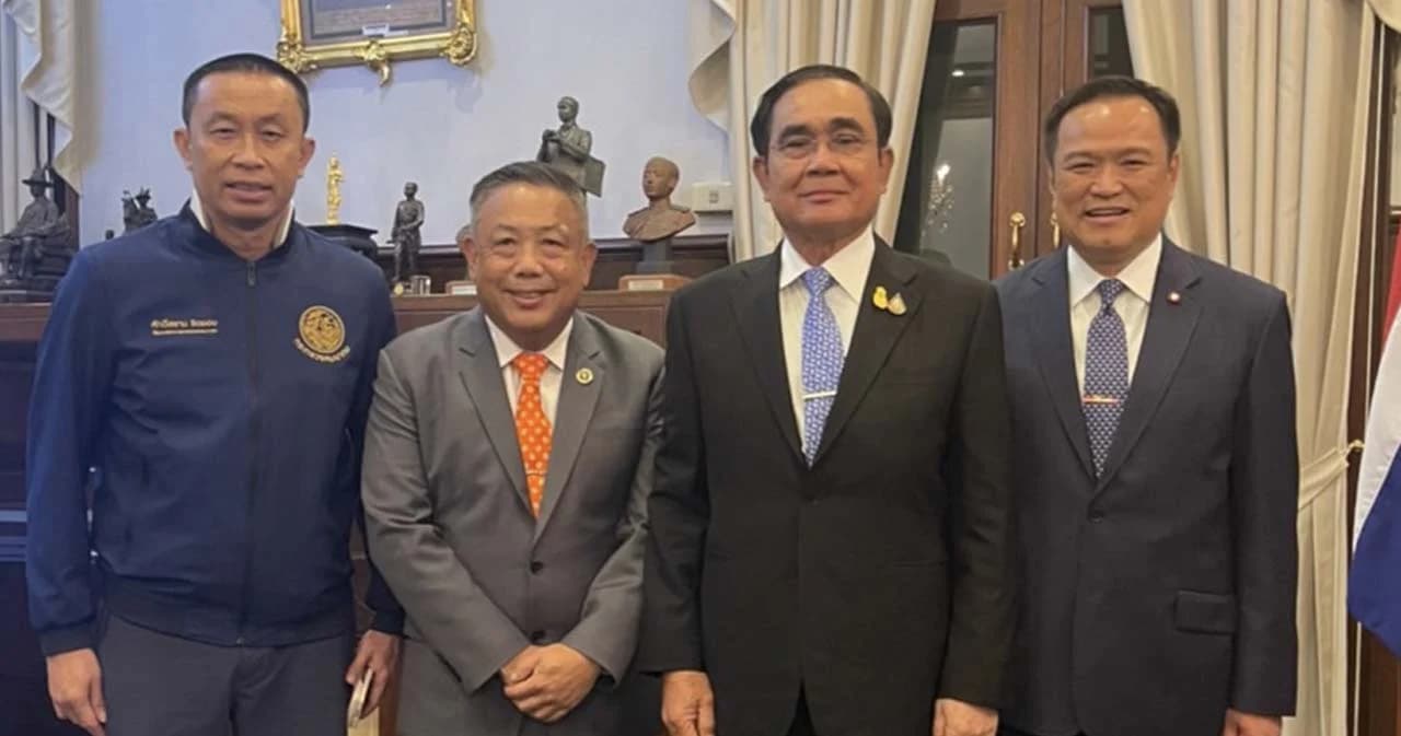 ‘อนุทิน’ พาปลัดสธ. เข้าอำลาตำแหน่งกับ ‘ประยุทธ์’ พร้อมอวยพรขอให้โชคดี-หวังทุกอย่างจบลงด้วยความเรียบร้อย