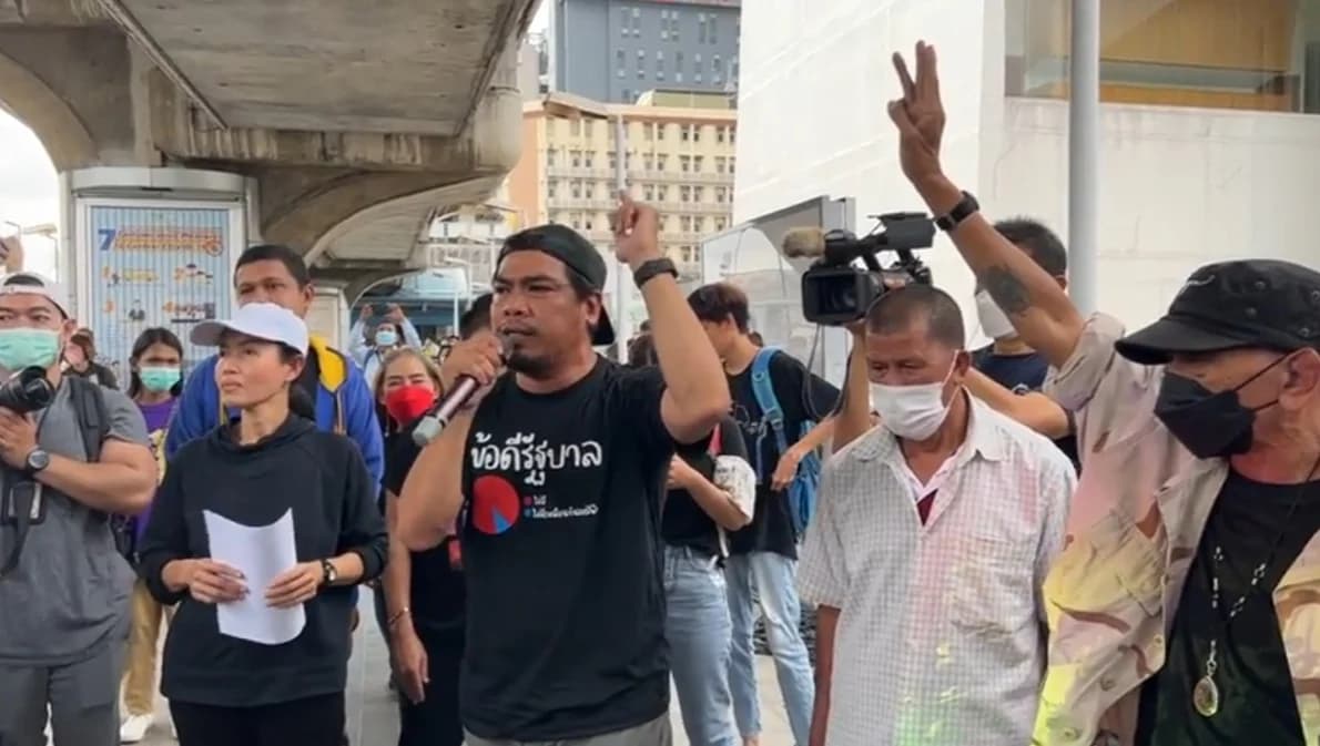 กลุ่มแนวร่วมธรรมศาสตร์นัดแต่งดำ ยกระดับการชุมนุมขับไล่ ‘พล.อ.ประยุทธ์’