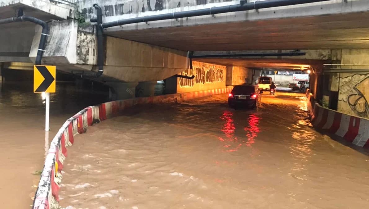 เชียงใหม่ปักธงแดง ระดับน้ำปิงเกินจุดวิกฤต ท่วมพื้นที่เศรษฐกิจ