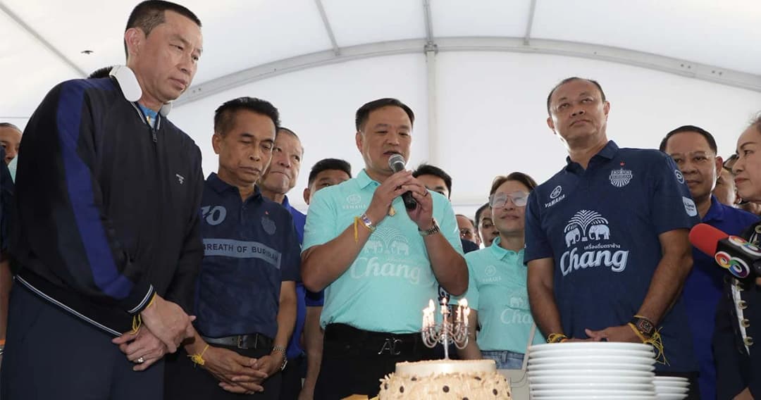 วันเกิด ‘เนวิน’ 64 ปี คึกคัก  ส.ส.-ขรก.ร่วมอวยพรแน่น เปิดชื่อ 28 งูเห่าจ่อย้ายซบ