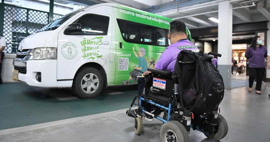 กทม.-กรุงเทพธนาคม เปิดตัวรถรับส่งผู้พิการและผู้สูงอายุที่ใช้รถวีลแชร์ ให้ทุกคนเดินทางได้เท่าเทียม