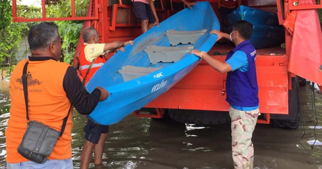 น้ำล้นตลิ่งในลุ่มน้ำเจ้าพระยา 5 จังหวัด 776 หมู่บ้าน เร่งระบายน้ำช่วยประชาชน