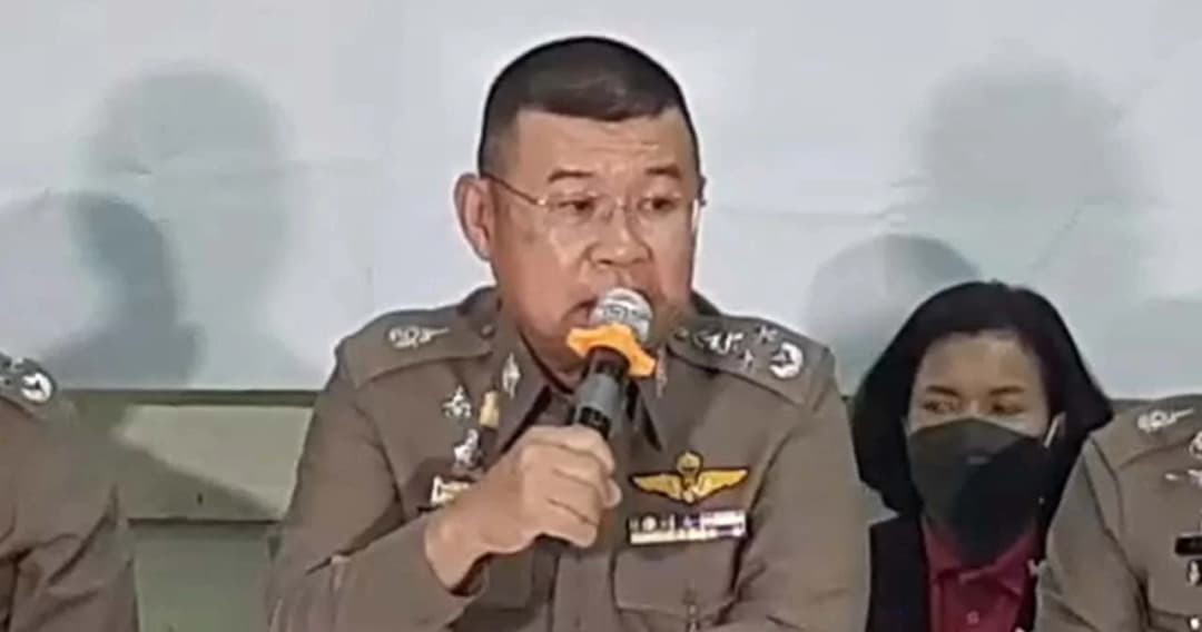 ผบ.ตร. ระบุเหตุกราดยิงหนองบัวลำภู ผู้เสียชีวิตรวม 38 คน ผู้ก่อเหตุคลุ้มคลั่งใช้ปืนและมีด