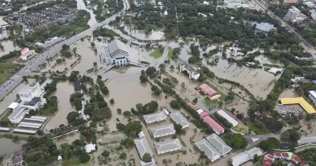 ปภ. สรุปน้ำท่วม ‘ทางหลวง’ ยังสัญจรผ่านไม่ได้ 23 แห่ง ใน 8 จังหวัด เช็กได้ที่นี่