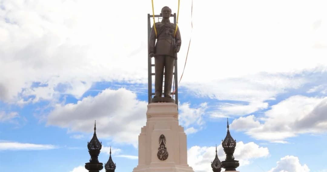 ในหลวง โปรดเกล้าฯ กรมสมเด็จพระเทพฯ บวงสรวงพระบรมรูป รัชกาลที่ 9