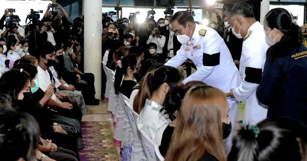 นายกฯ จะนำคณะร่วมพิธีพระราชทานเพลิงศพผู้เสียชีวิตจากเหตุกราดยิงหนองบัวลำภู หลังประชุมครม. 11 ต.ค.นี้