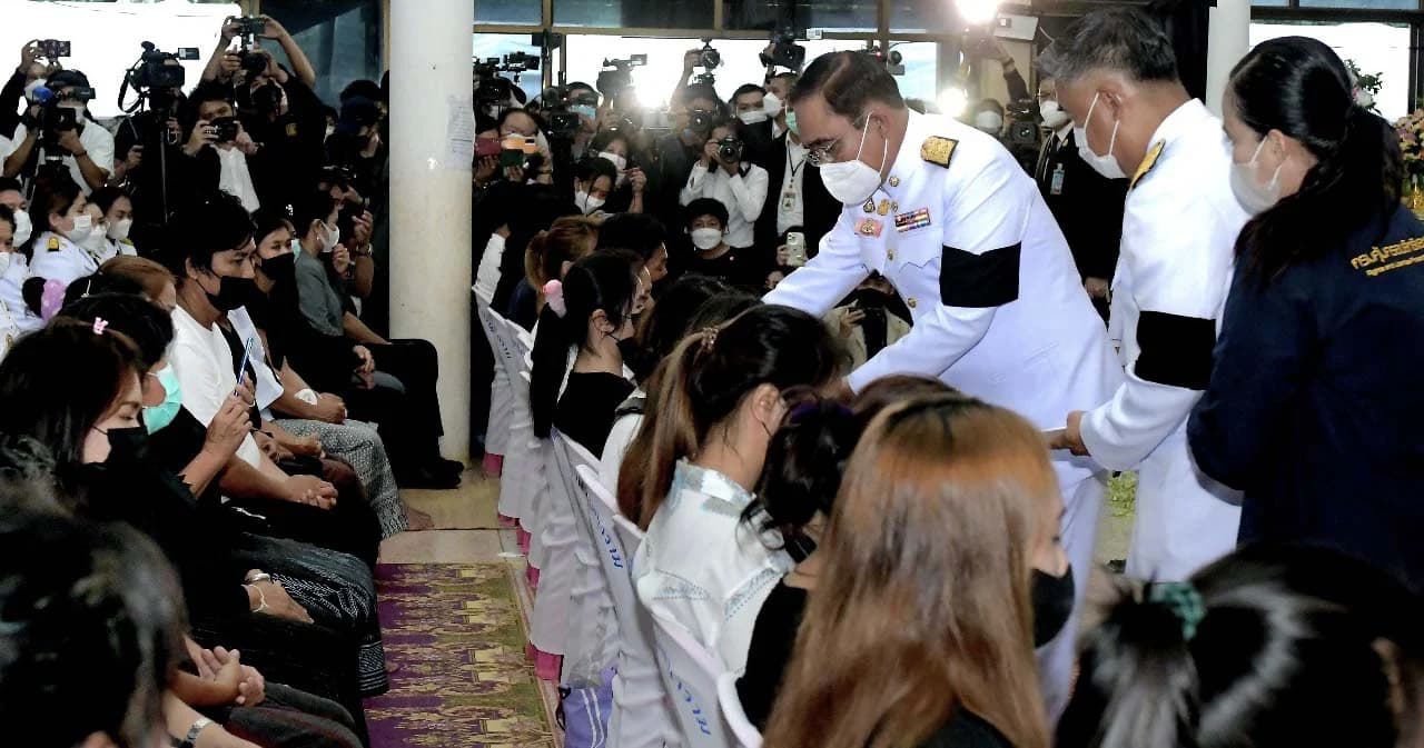 นายกฯ จะนำคณะร่วมพิธีพระราชทานเพลิงศพผู้เสียชีวิตจากเหตุกราดยิงหนองบัวลำภู หลังประชุมครม. 11 ต.ค.นี้