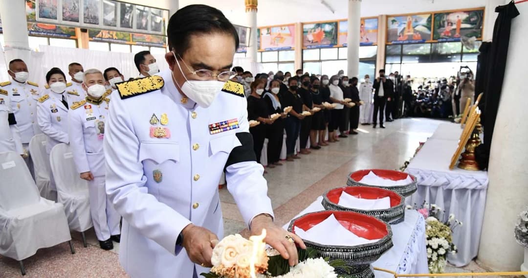 นายกฯ และคณะ ร่วมพิธีพระราชทานเพลิงศพในพระบรมราชานุเคราะห์ เหตุสูญเสียกราดยิง จ.หนองบัวลำภู