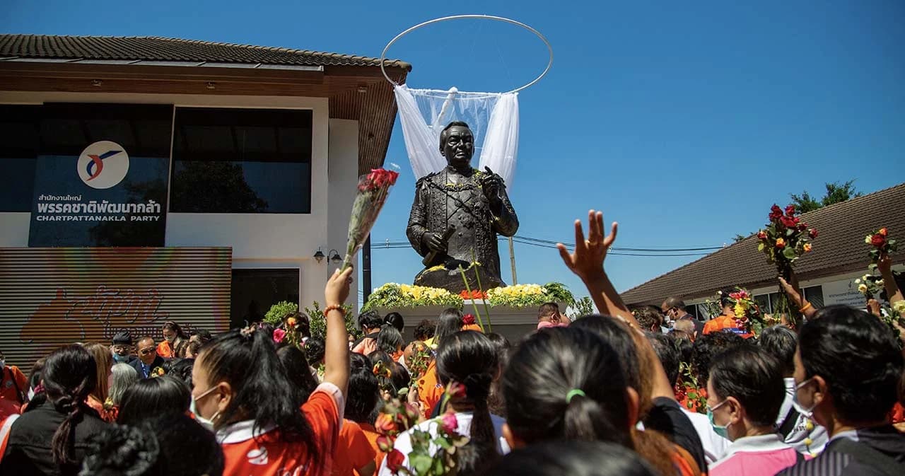‘สุวัจน์ – กรณ์’ ทำพิธีเปิดอนุสรณ์สถานรำลึก ‘น้าชาติ-พล.อ.ชาติชาย’