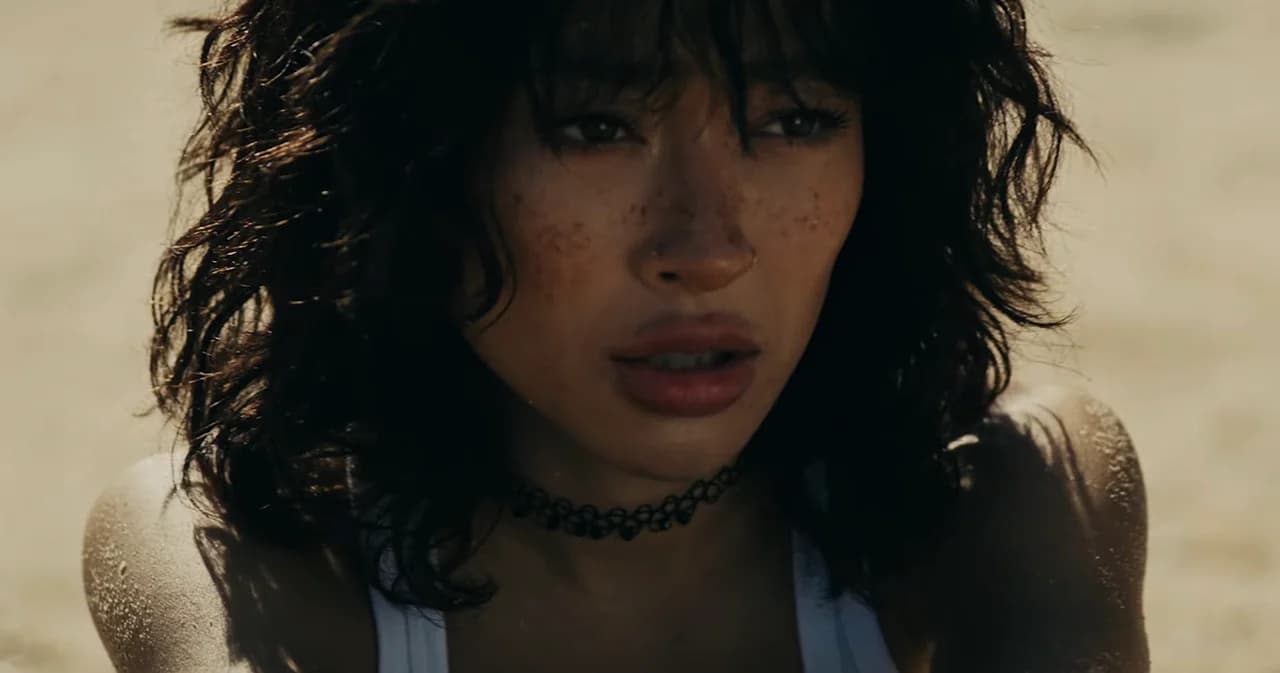 ‘GENA DESOUZA’ ตอกย้ำความเจ็บปวดที่เลือกไม่ได้ ผ่านเพลง ‘AUULALA (ครั้งสุดท้าย)’