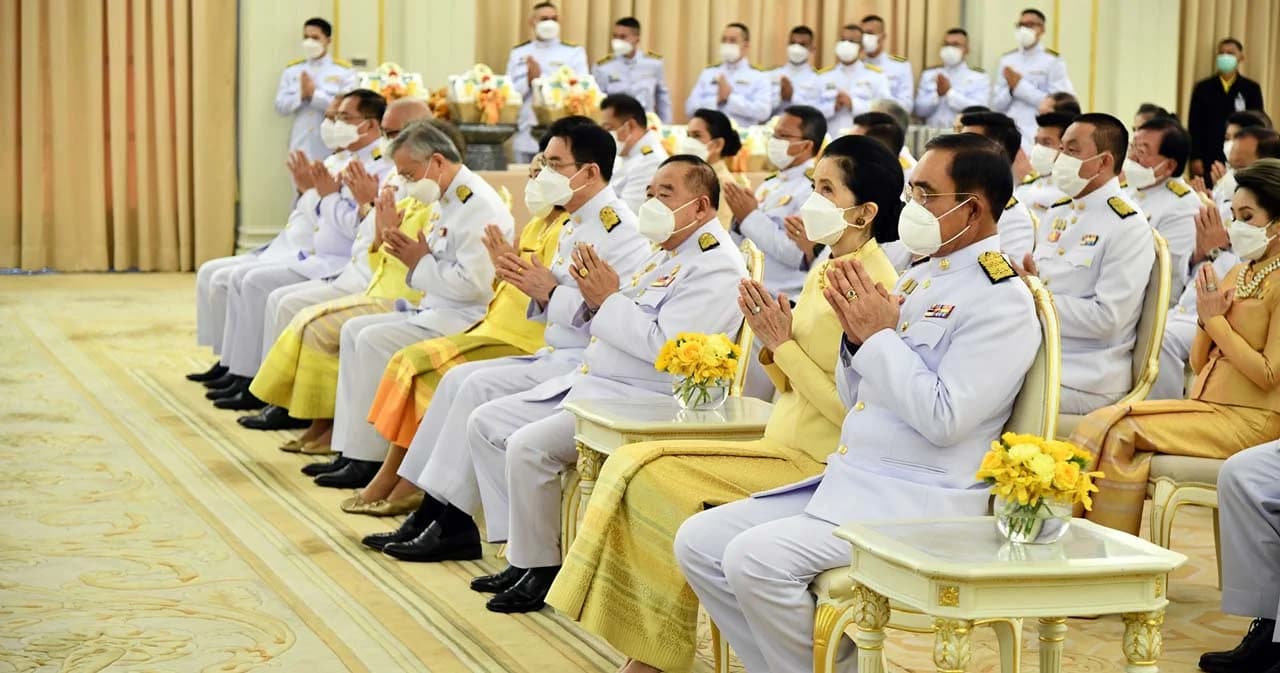 นายกรัฐมนตรีและภริยา เป็นประธานพิธีบำเพ็ญกุศลและทำบุญตักบาตร เนื่องในวันคล้ายวันสวรรคตรัชกาลที่ 9