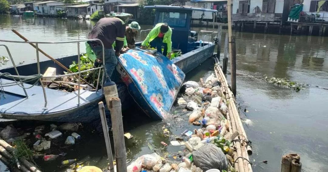 กทม. เตือนทิ้งขยะชิ้นใหญ่ลงน้ำ ปรับ 1 หมื่นบาท คนแจ้งได้ส่วนแบ่งด้วย