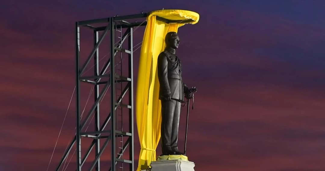 พระบรมราชานุสาวรีย์ ในหลวง รัชกาลที่ 9