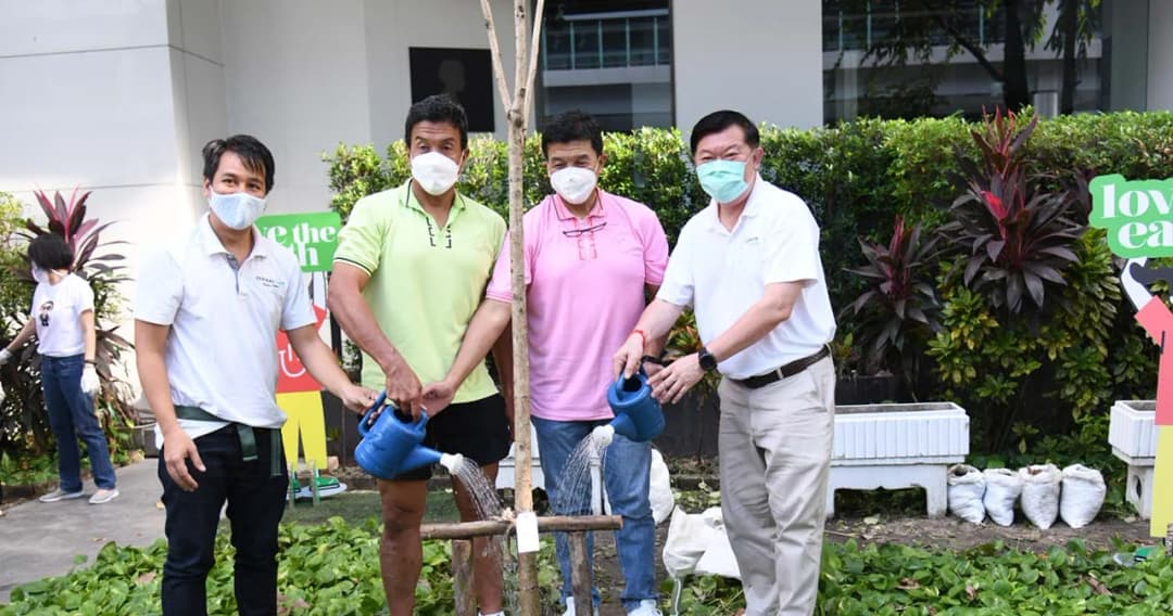 ‘ชัชชาติ-ฉันชาย’ ร่วมปลูกต้นไม้ใน รพ.จุฬาฯ ตามโครงการ ‘ปลูกต้นไม้ล้านต้น’