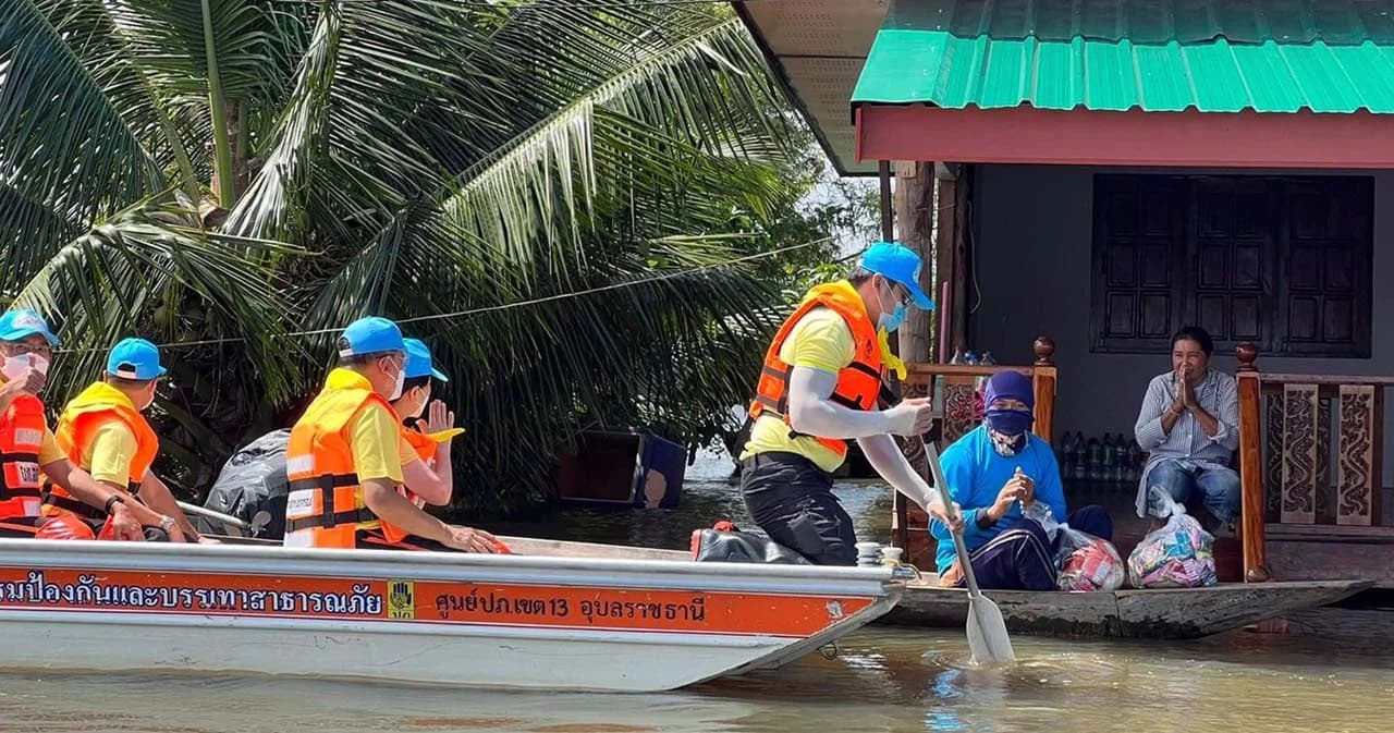 ปภ.สรุปน้ำท่วม 29 จว.กระทบ 3.6 แสนครัวเรือน ขณะที่ จ.อุบลฯ ยังท่วมหนัก อากาศเริ่มหนาวเย็น