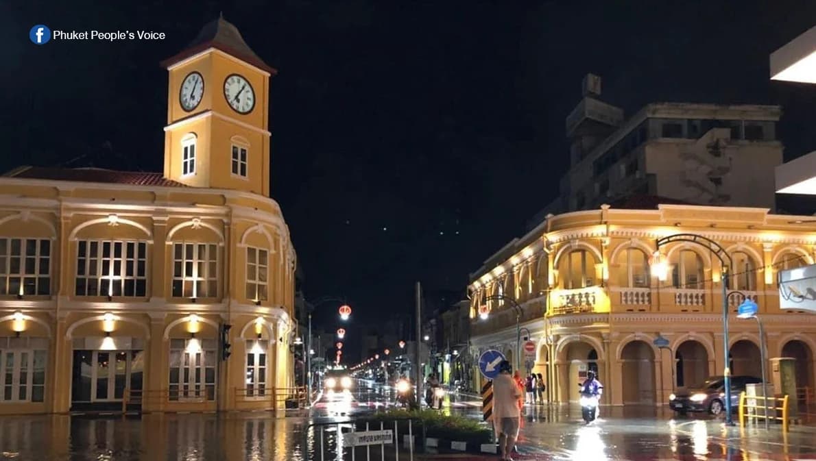 ผู้ว่าฯ ภูเก็ตสั่งถอดบทเรียนน้ำท่วม เมืองเก่าภูเก็ต เตือน 8 จังหวัดใต้เสี่ยงน้ำท่วมฉับพลัน 18-22 ต.ค. นี้