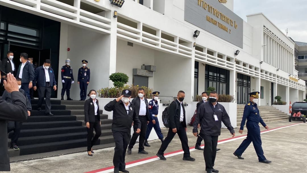 พล.อ.ประวิตรลงพื้นที่ จ.สุราษฎร์ธานีวางแผนรับมือน้ำท่วม-พบชาวสวนปาล์ม