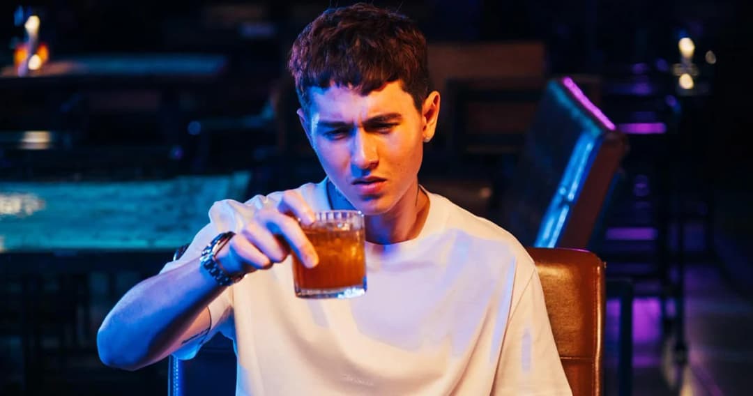 ‘ชนแก้ว’ เพลงเจ็บๆ ของอยากลืม ซิงเกิลใหม่จาก ‘Gavin.D’