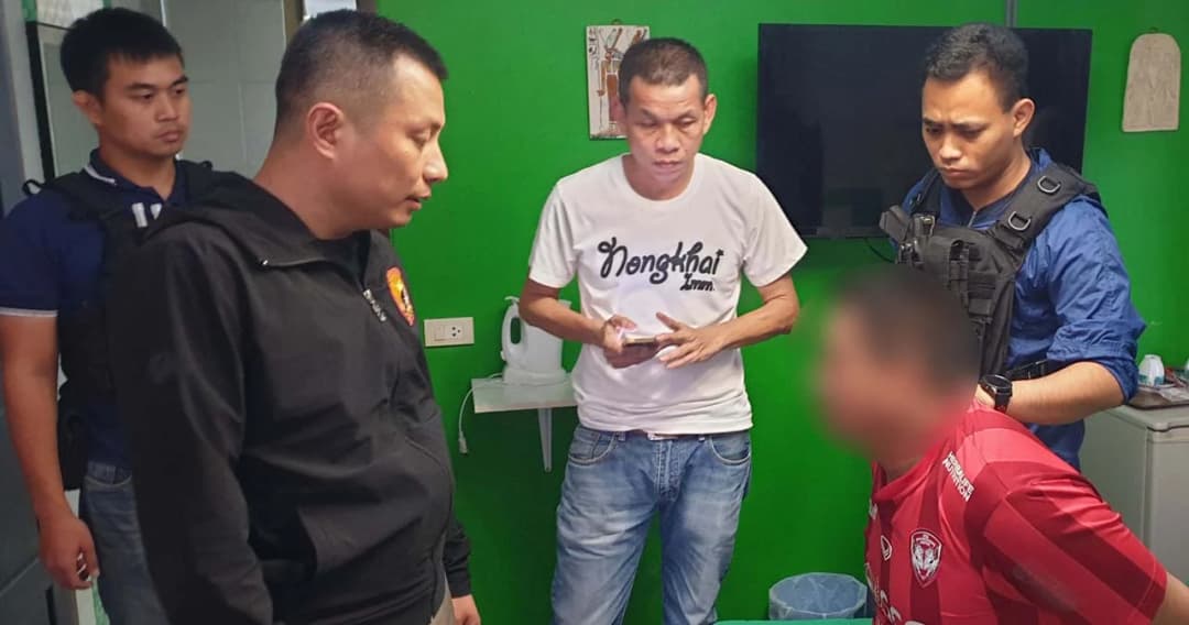 จับได้แล้ว ‘ดาบตำรวจ’ ศาลนนทบุรีออกหมายจับ หลังปืนหลวงหายเกือบ 100 กระบอก