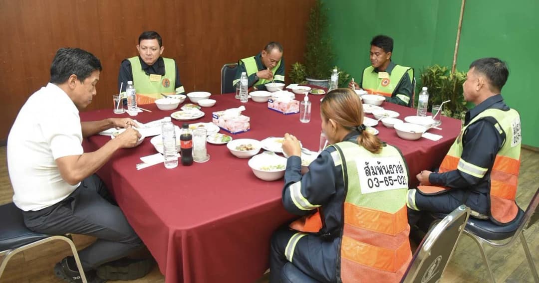 ผู้ว่าฯ สัญจร ที่เขตสัมพันธ์วงศ์ คุยลูกจ้างกทม. รับฟังปัญหาจากการทำงาน