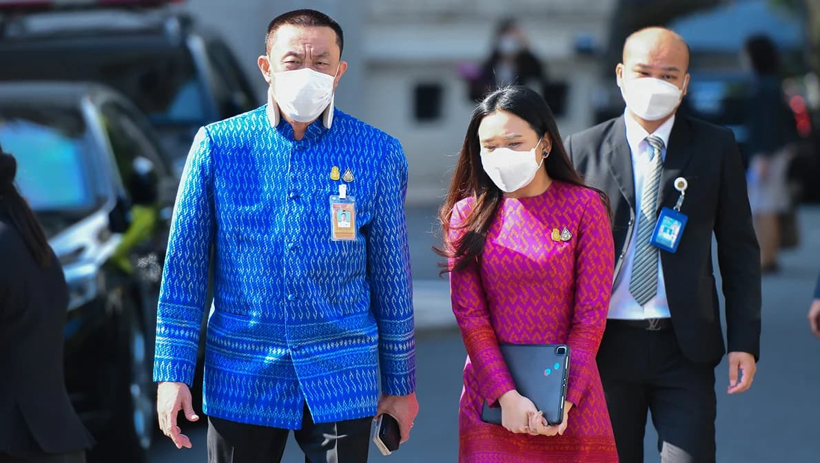 ‘ศักดิ์สยาม’ เมินเพื่อไทยจับมือพลังประชารัฐ ยืนยันไม่ร่วมรัฐบาลกับพรรคที่จะแก้ ม.112