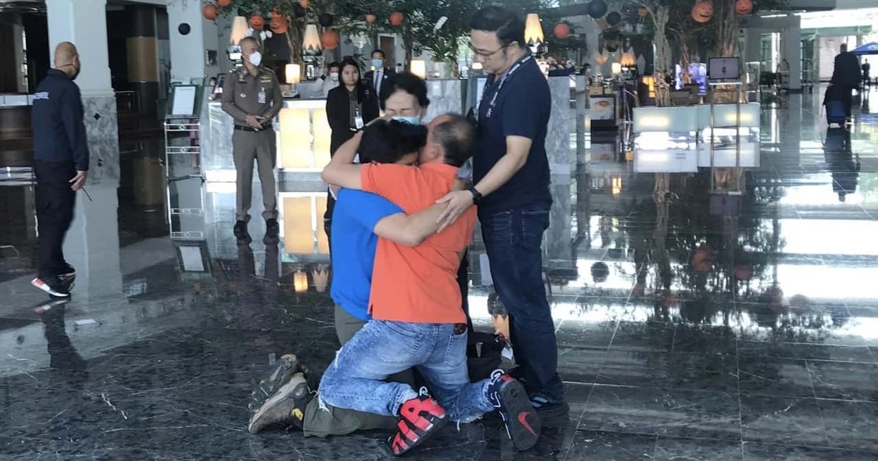 ‘หมอสอง’ แพทย์ศัลยกรรมชื่อดัง ที่ถูกลักพาตัวเรียกค่าไถ่ กลับถึงไทยแล้วอย่างปลอดภัย