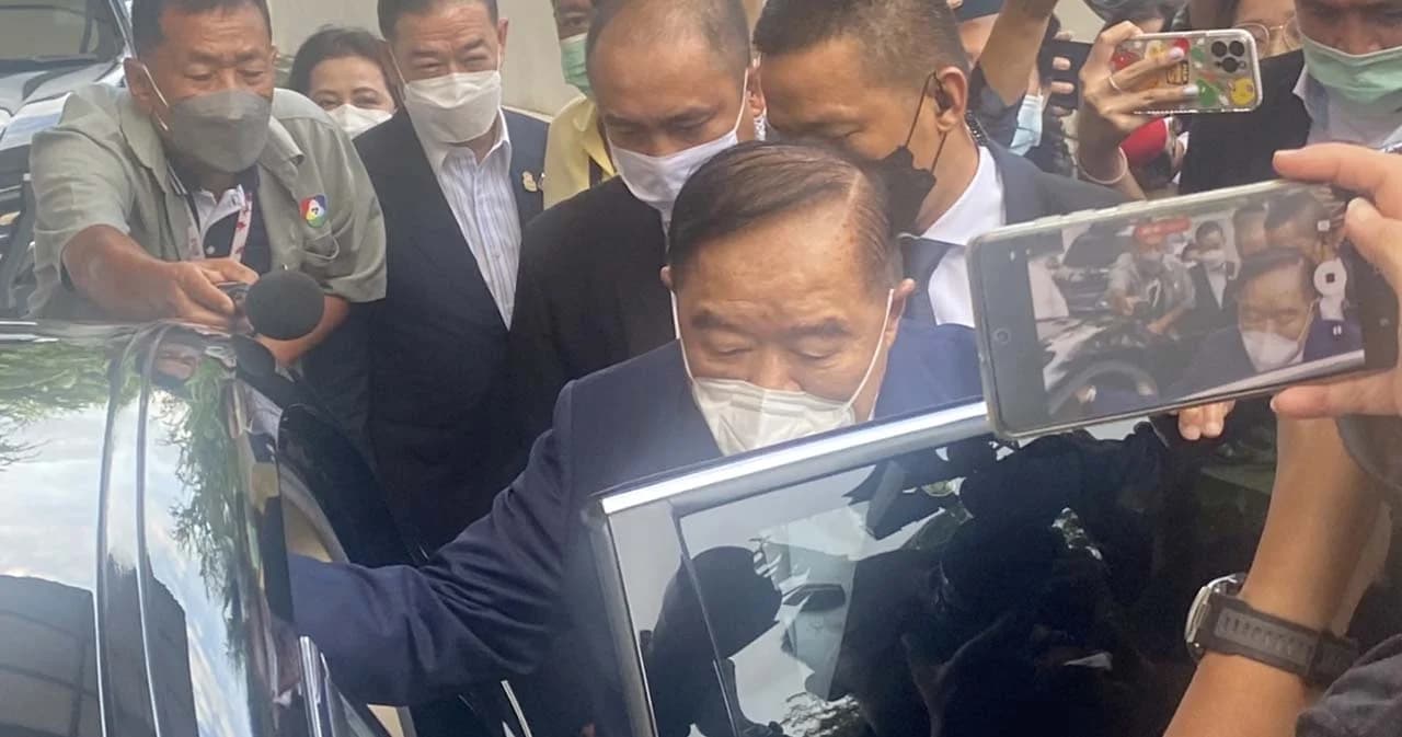 ‘ประวิตร’ ยังไม่ตอบจับมือ ‘เพื่อไทย’ ตั้งรัฐบาล ชี้ให้รอเลือกตั้งก่อน