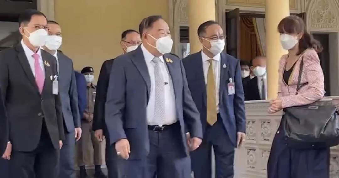 ‘ประวิตร’ ไม่รู้ ‘ธรรมนัส’ บินไปดูไบหรือไม่ ปัดไม่เกี่ยว ไม่ได้เจอกัน