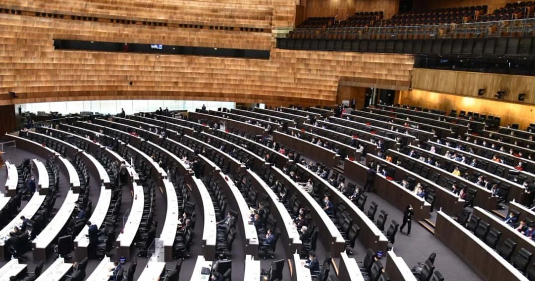 สภาฯ ล่ม สมัยประชุมสุดท้าย ก่อนลงมติรายงานผลการพิจารณาศึกษาเกี่ยวกับกรณีการปิดอ่าวมาหยา จ.กระบี่