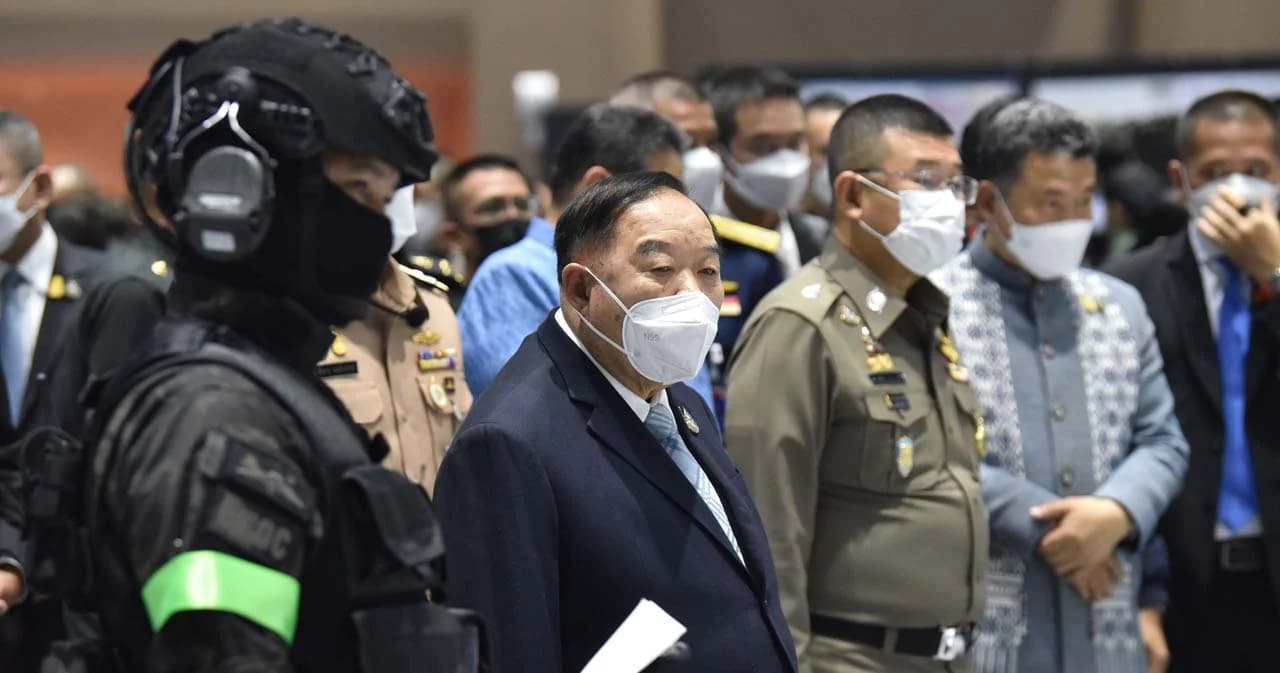 ‘พล.อ.ประวิตร’ ตรวจความพร้อมการซักซ้อมแผนเผชิญเหตุรับประชุมเอเปค