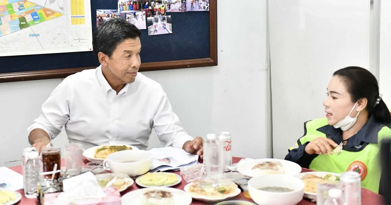 ผู้ว่าฯ สัญจร เขตบางรัก ชูอัตลักษณ์เมืองเก่าเศรษฐกิจ แก้หาบเร่แผงลอยเป็นระบบ