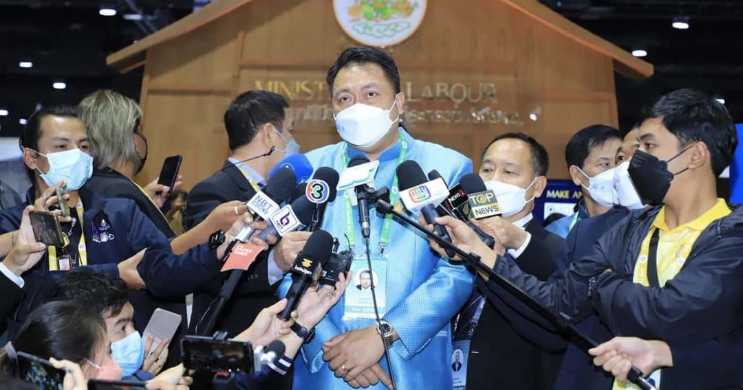 ‘สุชาติ’ รอตอบอนาคตทางการเมืองหลังเอเปค ส่วนฝ่ายค้านเชื่อยุบสภากลางเดือน ก.พ.หน้า