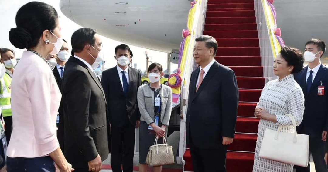 ‘สี จิ้นผิง’ ประธานาธิบดีจีน เดินทางถึงไทยแล้ว เตรียมเข้าร่วมประชุมเอเปค 2022